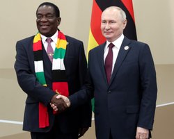 "Дефицита зерна нет": президент Зимбабве отверг предложение Путина