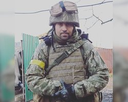 Отек глаз, перемотано ухо: раненый под Соледаром актер Линартович показал первое фото из госпиталя