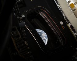 Половину шляху пройдено: "Артеміда-2" тепер ближче до Місяця, ніж до Землі (фото)