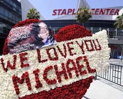 Прощание с Майклом Джексоном обошлось в $4 млн (видео)