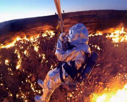 Только один человек спускался к "Вратам ада" в Туркменистане: что с ним случилось