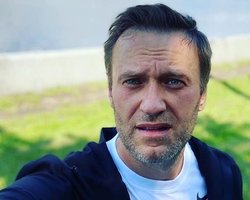 Навального отключили от ИВЛ, он уже самостоятельно встает с койки, – клиника "Шарите"