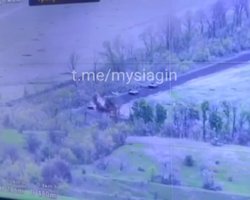 Ехала на подкрепление: ВСУ сокрушили колонну бронированной техники ВС РФ под Бахмутом (видео)