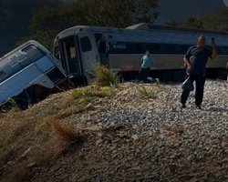 В Мексике поезд сошел с рельсов: много жертв и почти 100 пострадавших (видео)