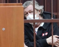 Суд отказал Михаилу Ефремову в ежедневных прогулках
