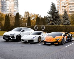 Ferrari, Lamborghini и Rolls-Royce: самые яркие авто в Украине за 2025 год (фото)