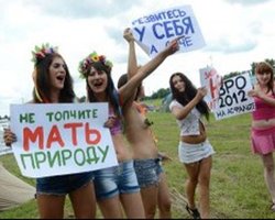 Лже-активистки FEMEN пикетировали сына Януковича