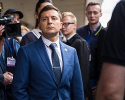 Зеленский подал документы в ЦИК