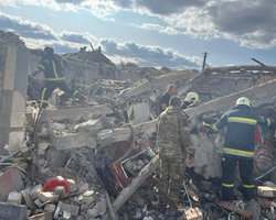 ВС РФ ударили ракетой по магазину под Купянском: 49 погибших, — Зеленский (фото, видео)