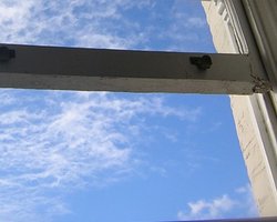 В Киеве выпал из окна работник избирательного штаба