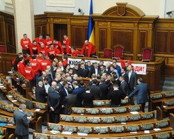 Оппозиция объявила мобилизацию после слухов о возможном силовом разблокировании Рады