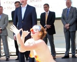 Двум девушкам из FEMEN дали пять суток 