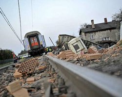 После аварии поезда на Сумщине на землю высыпалось 60 тонн химикатов, - СМИ