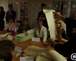 Свобода: В Ровенской области в округе №153 неизвестные разгромили участковую комиссию и избили ее председателя