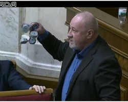 В штабе Гриценко утверждают, что их прослушивают