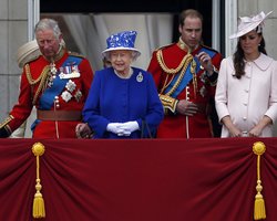 Королева Британии отреагировала на сообщение о рождении правнука