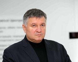 Аваков: Принято решение о разблокировании перекрытых "евробляхерами" автодорог