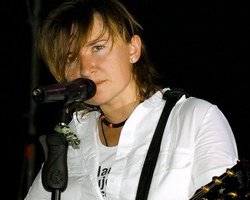 Арбенина анонсировала выпуск нового альбома в честь 20-летия Ночных снайперов