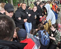 Защитники харьковского парка остановили бульдозеры