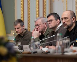 Умеров на последнем месте: сколько украинские министры заработали за 2023 год (инфографика)