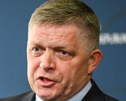 "Трагический день": власти Словакии отрицают, что Фицо находится в стабильном состоянии