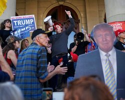 "Трамп все еще может победить": сторонники 45-го президента не верят в победу Джо Байдена