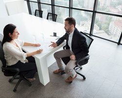 В Украине появляется больше вакансий: кому найти работу легче всего