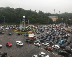 Владельцы машин на еврономерах митингуют в центре Киева