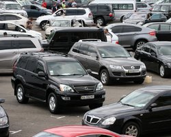 Электрокары, кроссоверы и компактные модели: какие авто с пробегом покупают украинцы (фото)