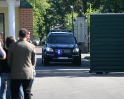 Возле Межигорья милиция задержала четырех активистов за акцию против Януковича