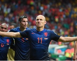 Нидерланды наносят сокрушительное поражение Испании