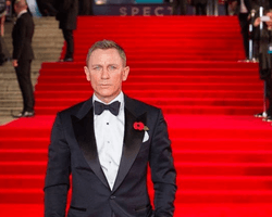 Звезде "Джеймса Бонда" Дэниелу Крейгу — 58. Как изменился главный красавец мира (фото)