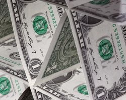 Курс продажи доллара по-прежнему выше 8 грн