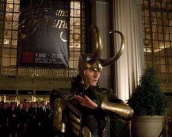 Кинопремьеры недели: Боевик Мстители и две комедии 