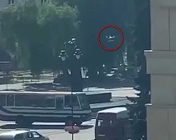 Луцкий террорист стреляет по полицейскому квадрокоптеру и бросает в него гранаты