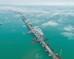 Россияне в Крыму придумали, как спрятать Керченский мост от "глаз" ВСУ, — разведка Британии