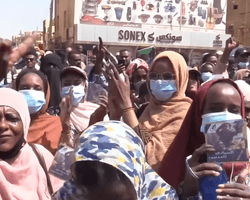 7 убитых и более 100 раненых: первые итоги военного переворота в Судане (видео)