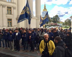 Нацкорпус требует выслать венгерского консула