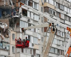 Семьи, пострадавшие при взрыве многоэтажки на Позняках, оформили документы на новое жилье