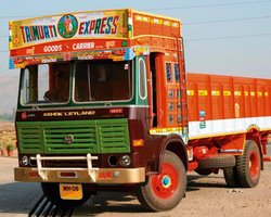 В Индии грузовик задавил 20 паломников