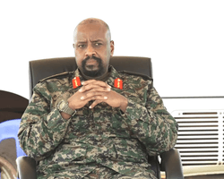 "Называйте меня путинистом": сын президента Уганды хочет отправить войска в Москву