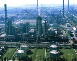 Коболев: Было бы правильно возобновить работу хотя бы одного нефтеперерабатывающего завода