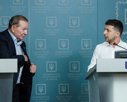 Кучме в ТКГ "сложно", он просил передать свои полномочия Резникову, – Зеленский