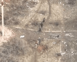 ВС РФ выводят жителей Бахмута в неизвестном направлении, – боец 93-й бригады (видео)