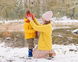 Мати хлопчика з особливим кольором волосся постійно виправдовується перед людьми (фото)