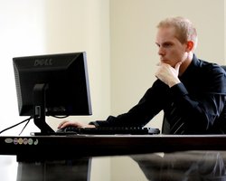 После атаки российских дронов: акции польских компаний начали стремительно падать