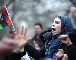 Посольство Ливии в Украине вывесило оппозиционный флаг