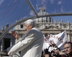  Папа Римский пообещал "не оставить крест" после отречения