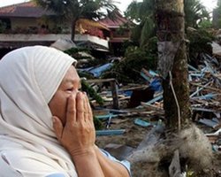 В Индонезии нашли 135 человек, выживших во время цунами