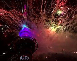 Новый год уже встретили на Земле: где начались торжества (фото, видео)